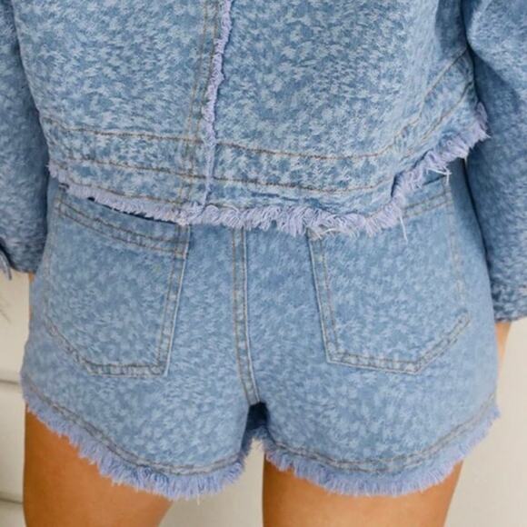 Le Lis S Blue Textured Cutoff Raw Hem Ruffle Trim High Rise Denim Jean Shorts - Picture 6 of 10